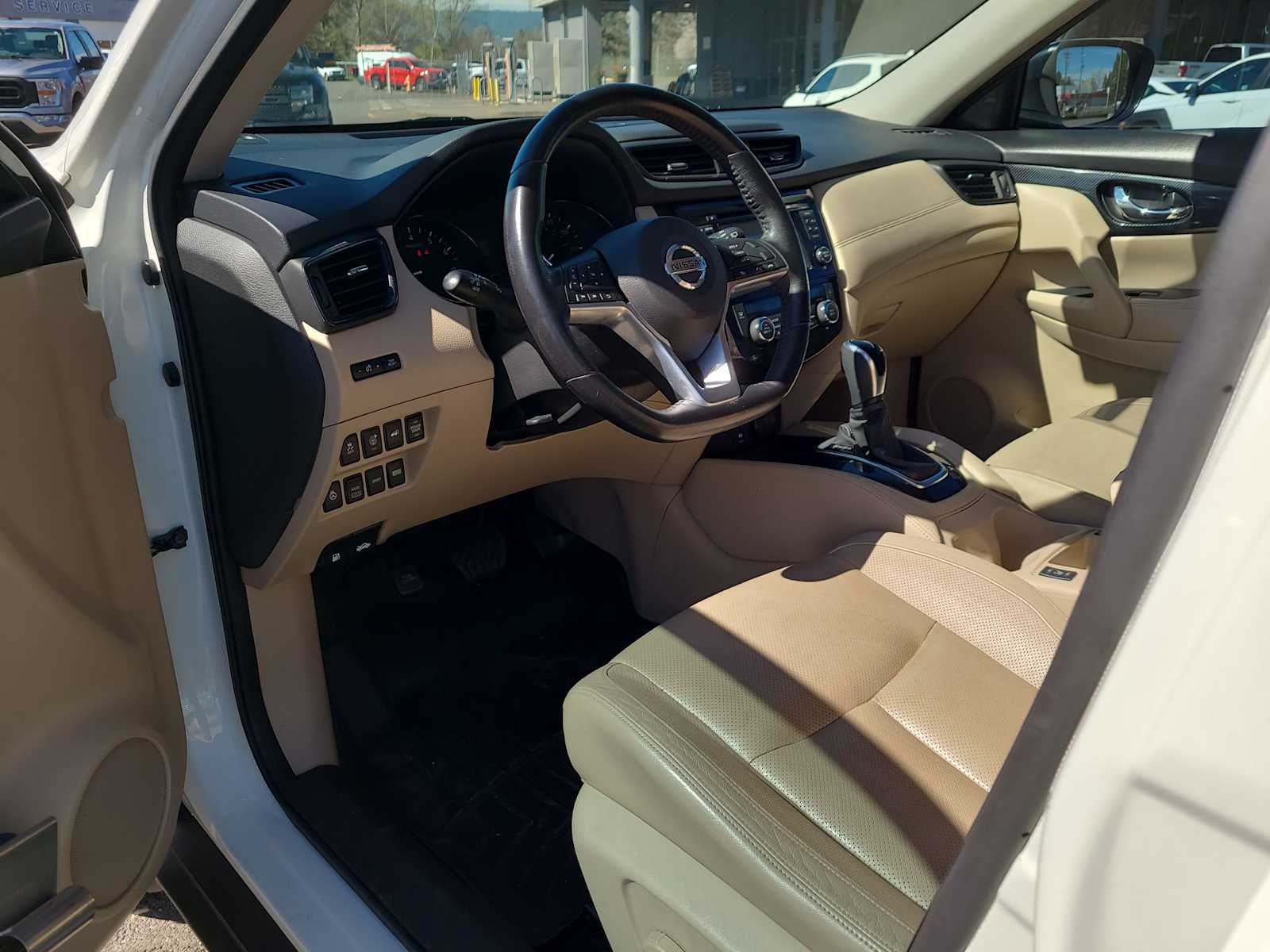 Thumbnail: 2017 Nissan Rogue - 10