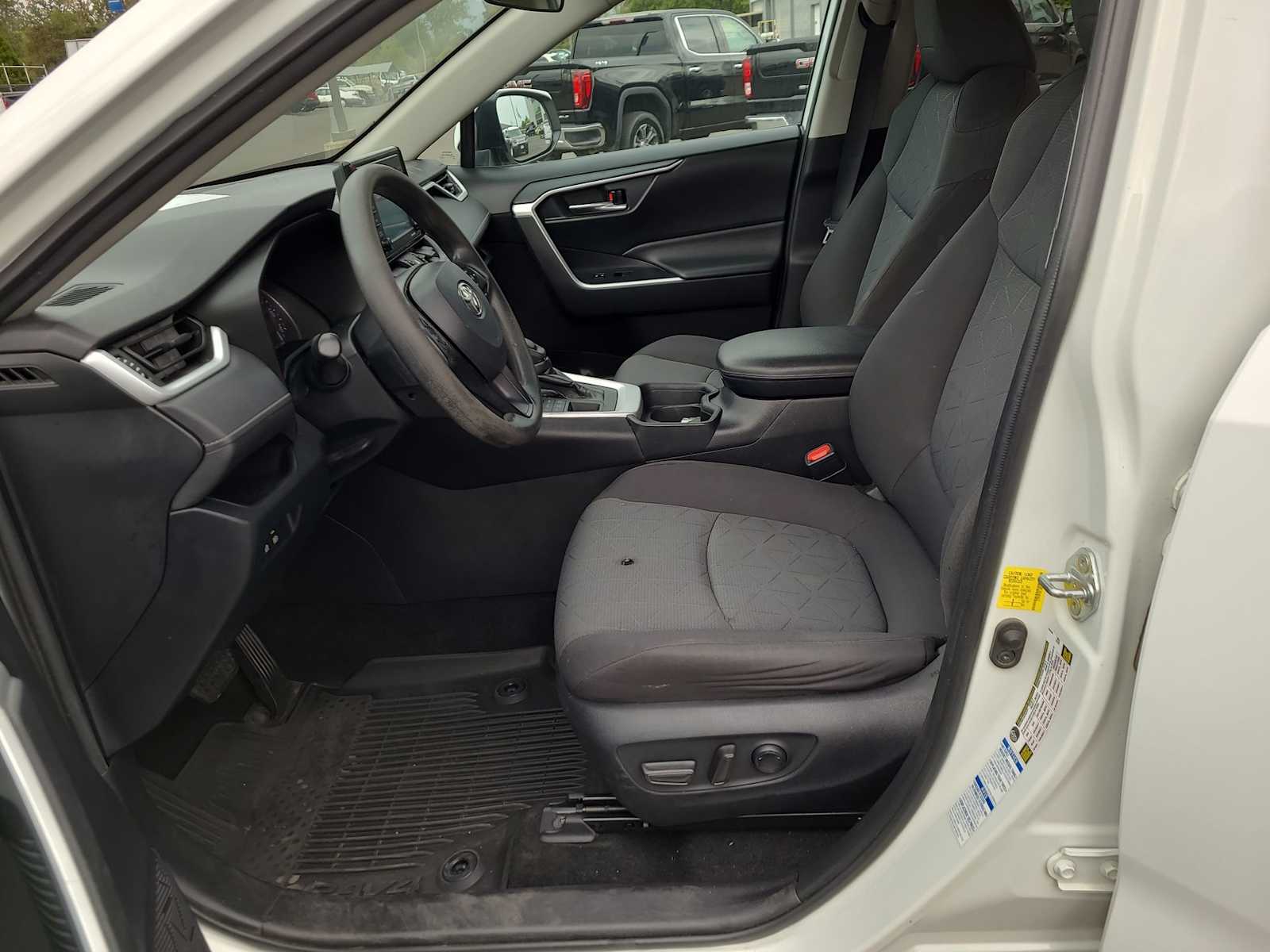 Thumbnail: 2020 Toyota RAV4 - 19