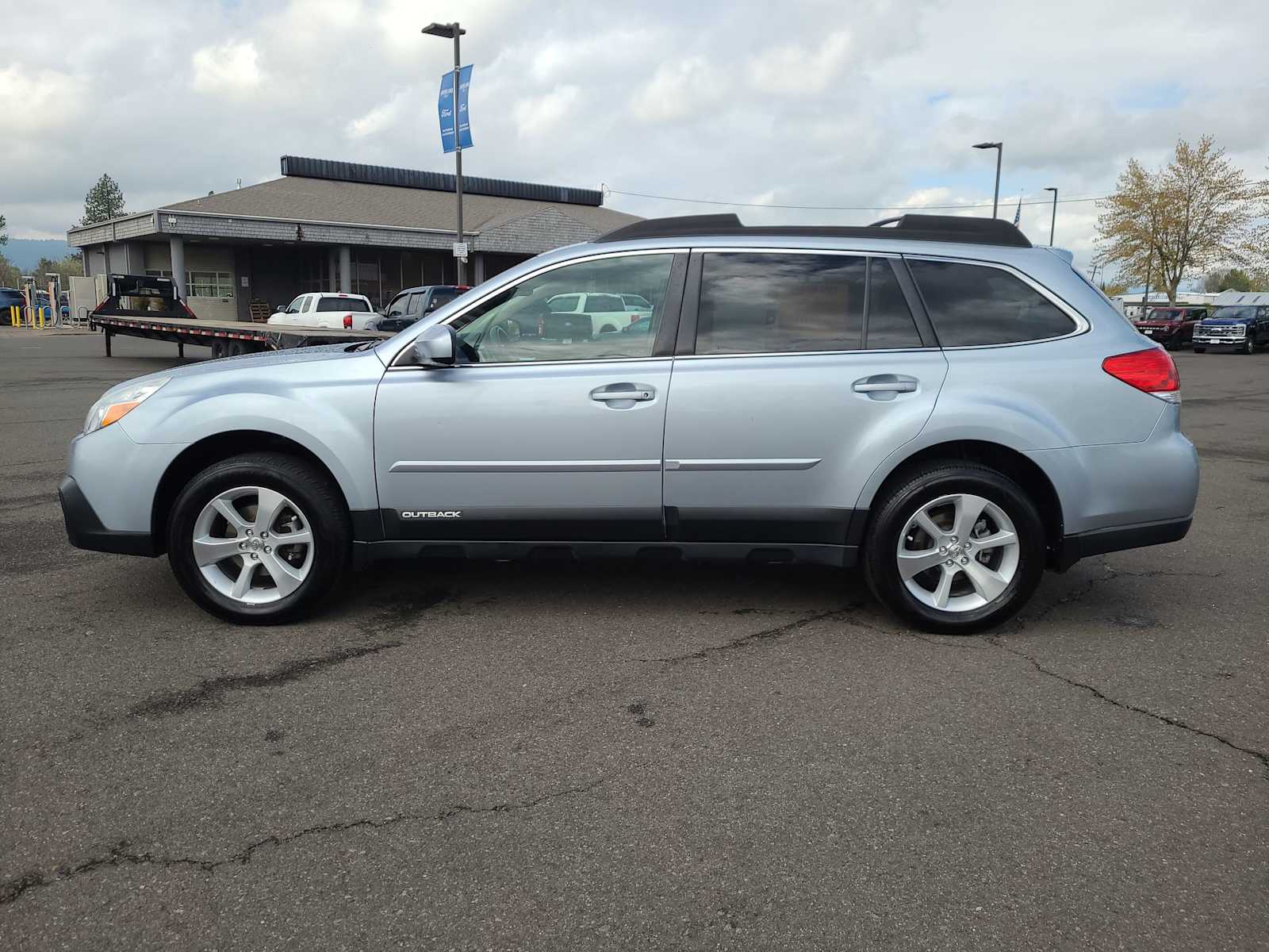 Thumbnail: 2013 Subaru Outback - 11