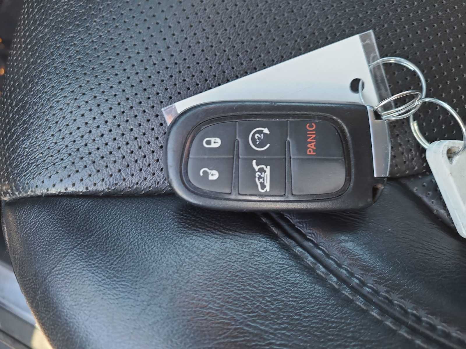 Thumbnail: 2019 Jeep Cherokee - 28