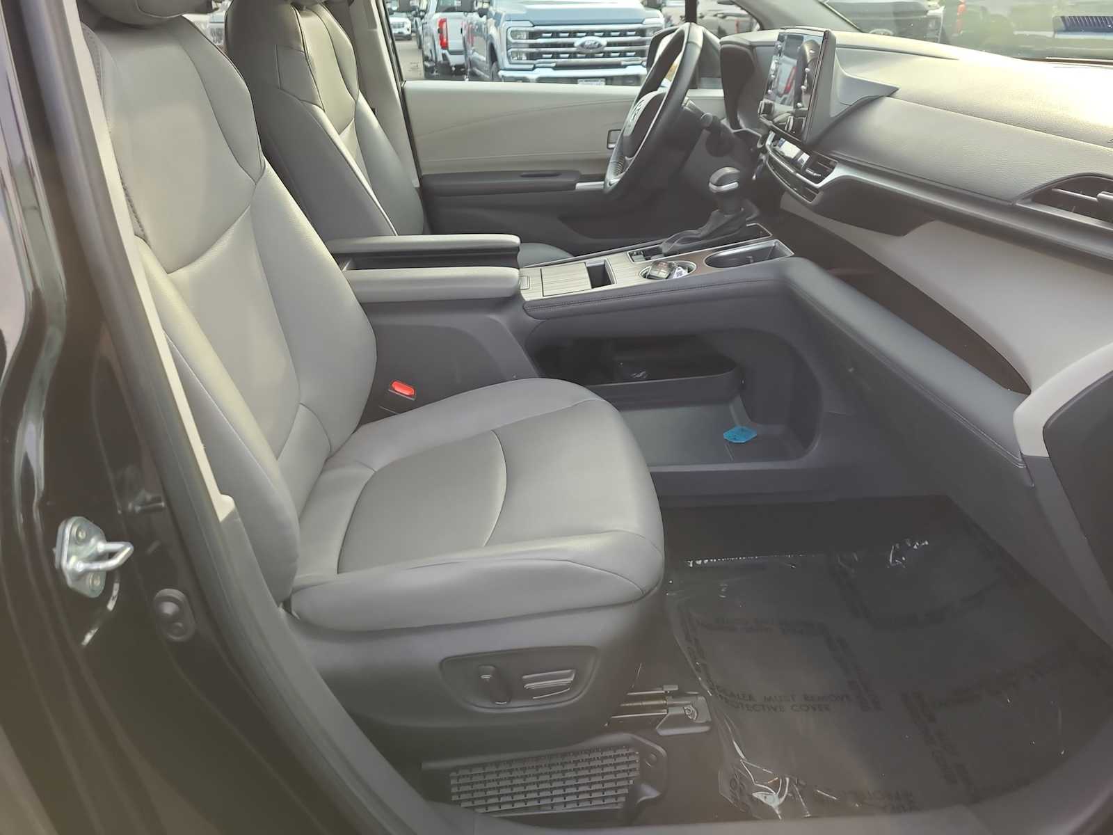 Thumbnail: 2024 Toyota Sienna - 22