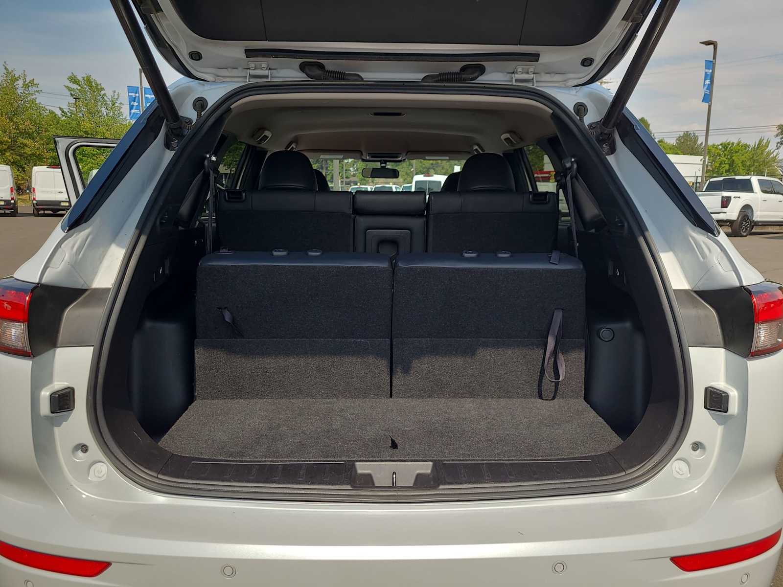 Thumbnail: 2024 Mitsubishi Outlander - 27