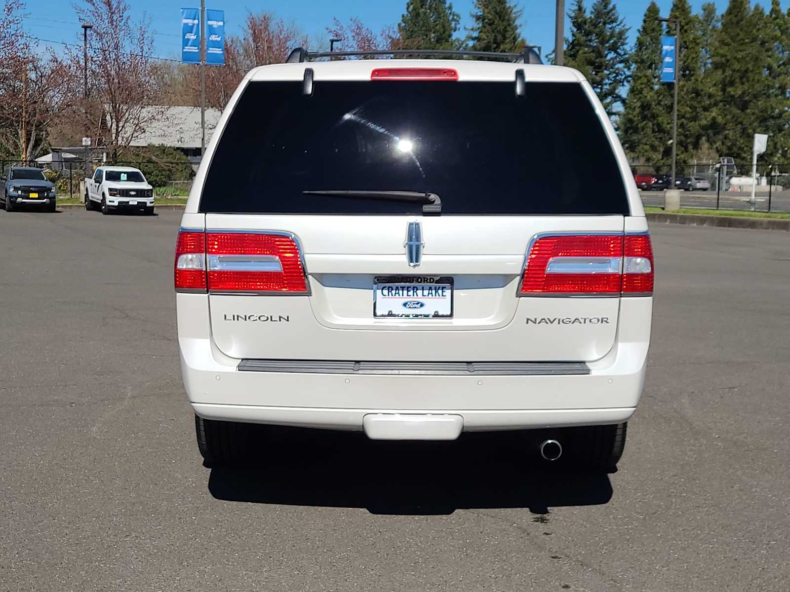 Thumbnail: 2011 Lincoln Navigator L - 13