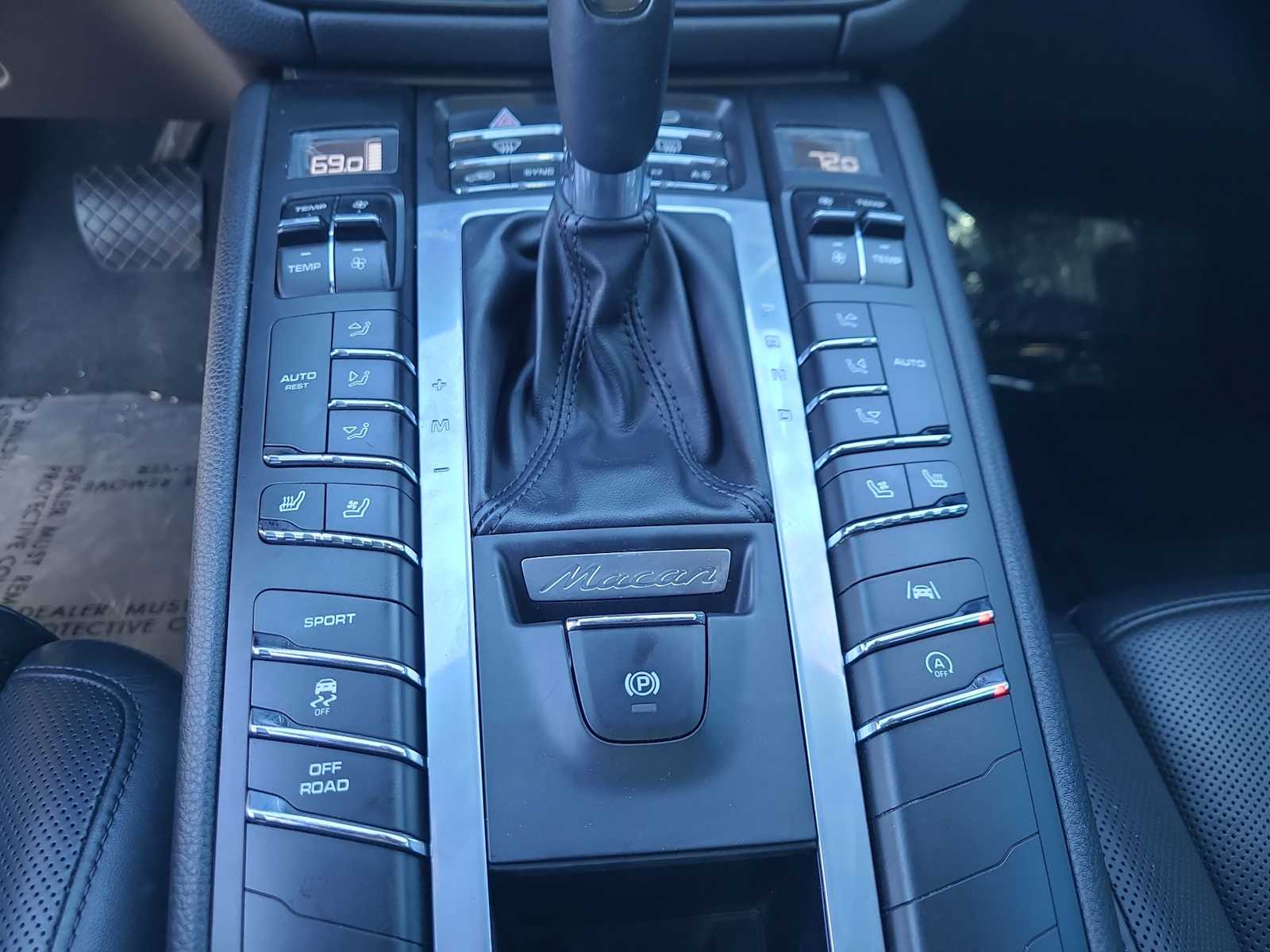 Thumbnail: 2021 Porsche Macan - 25