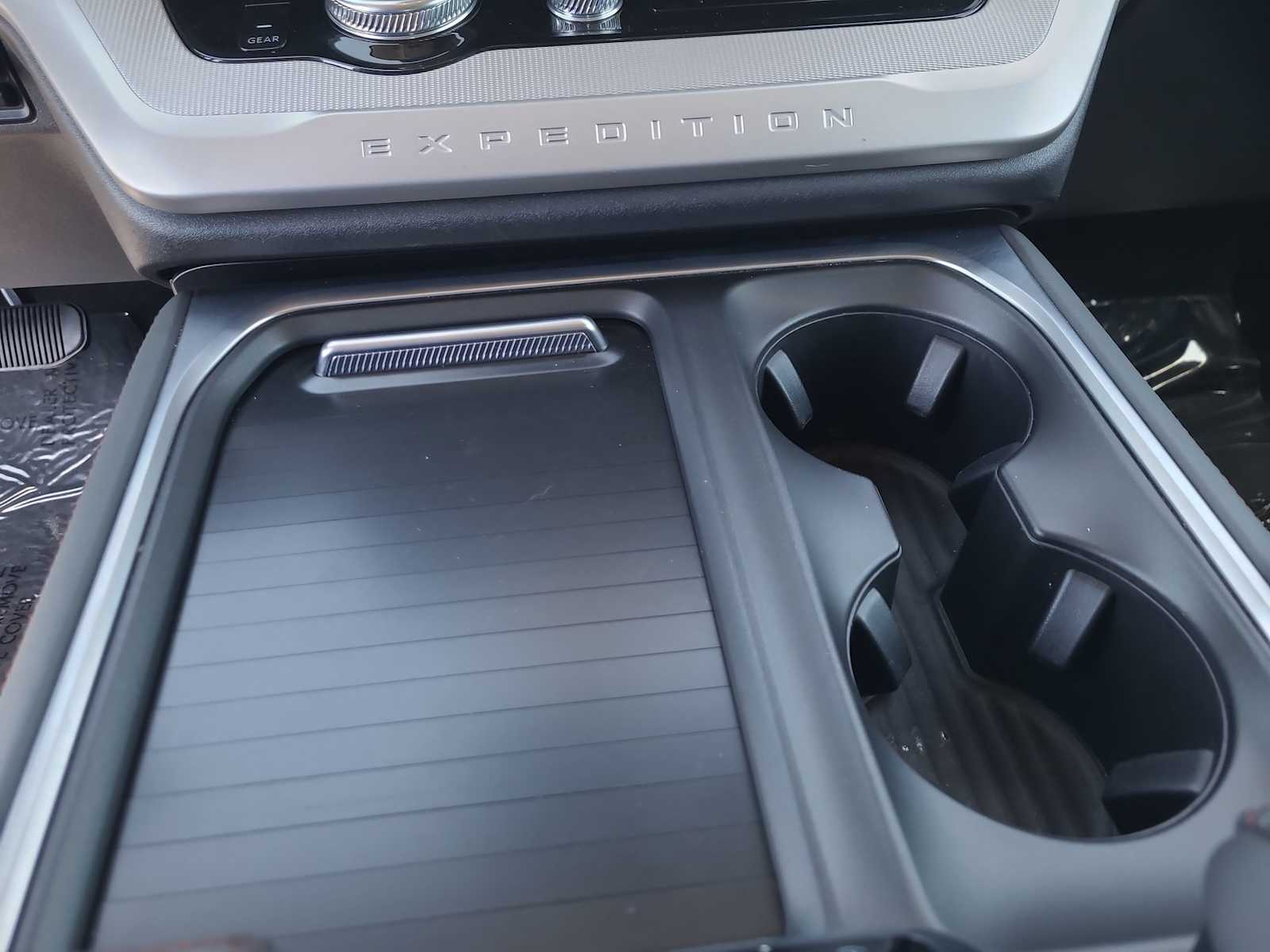 Thumbnail: 2025 Ford Expedition - 25