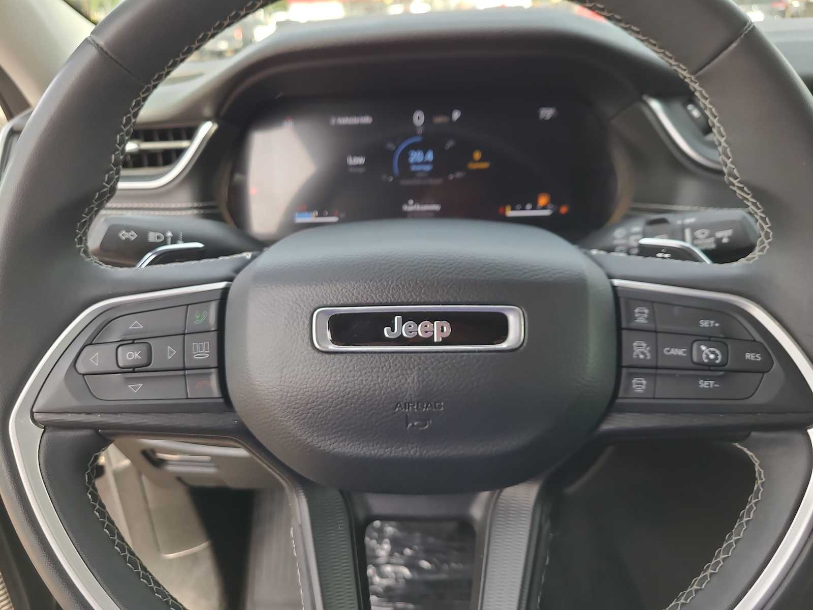 Thumbnail: 2023 Jeep Grand Cherokee - 23