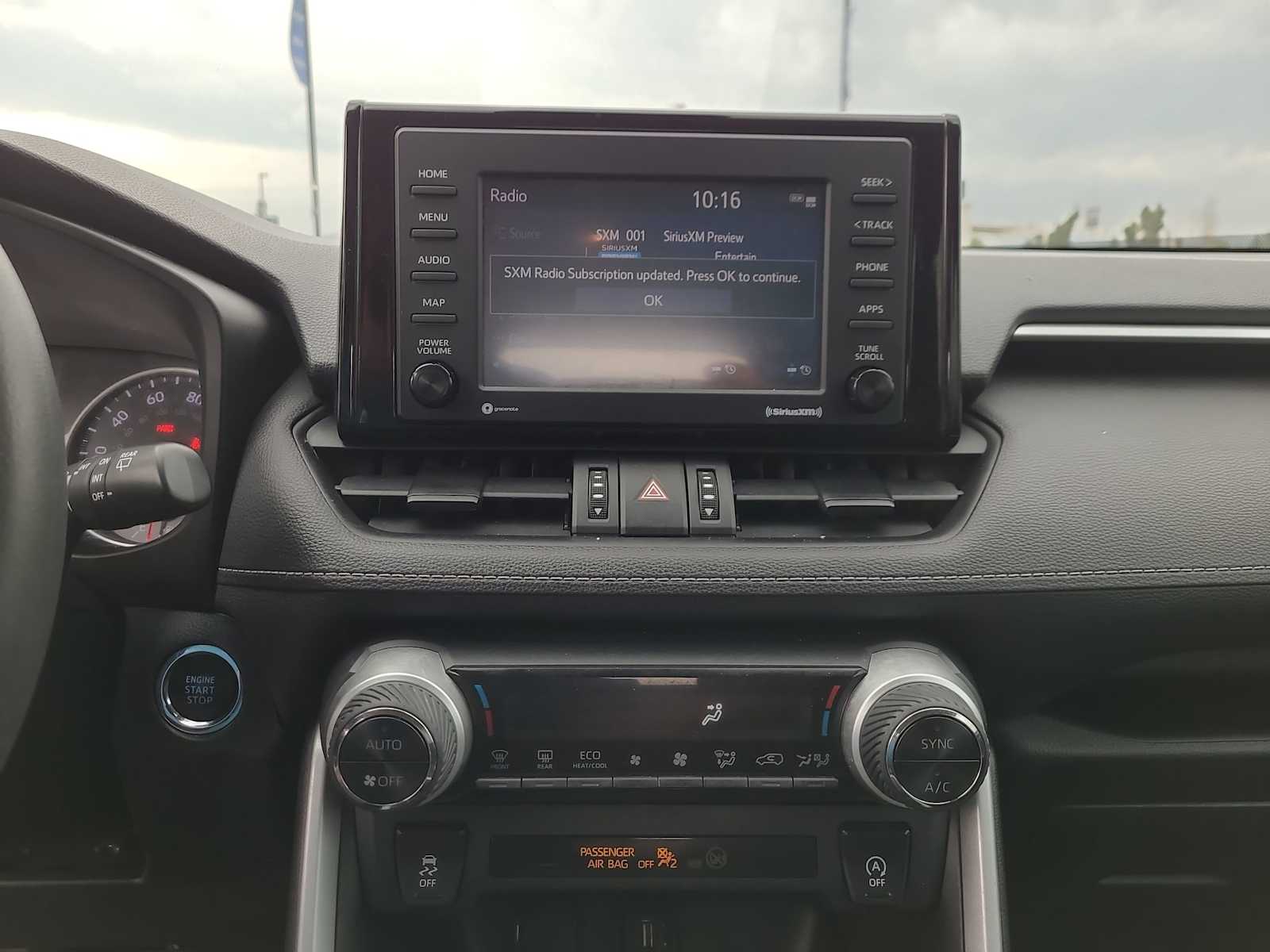 Thumbnail: 2020 Toyota RAV4 - 24