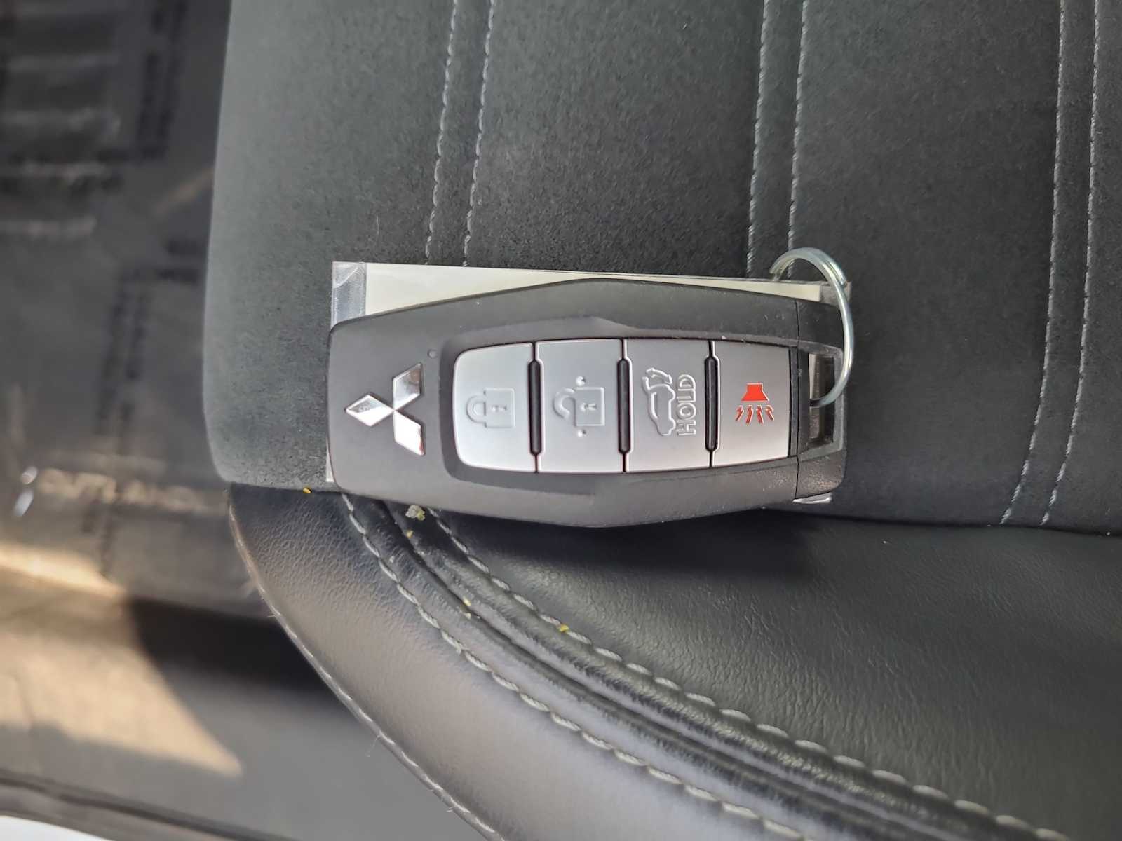 Thumbnail: 2024 Mitsubishi Outlander - 28