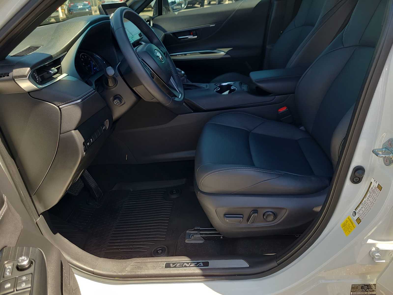 Thumbnail: 2023 Toyota Venza - 19
