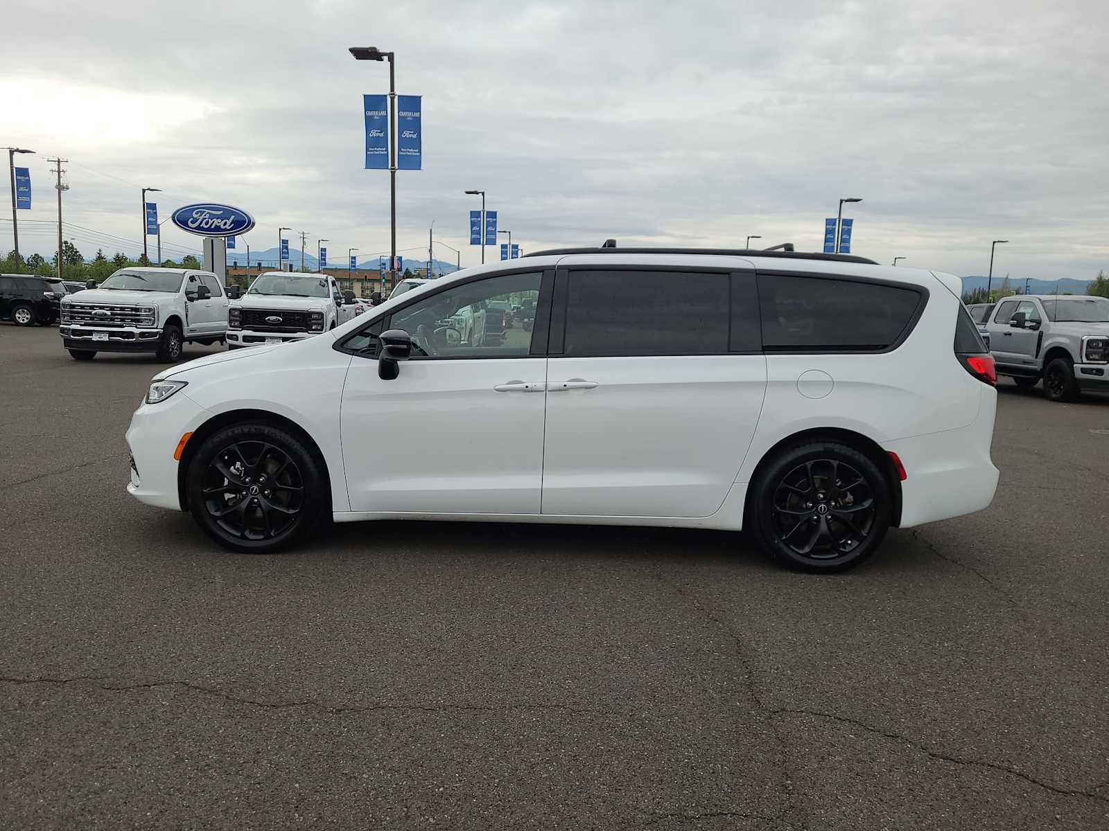 Thumbnail: 2025 Chrysler Pacifica - 11