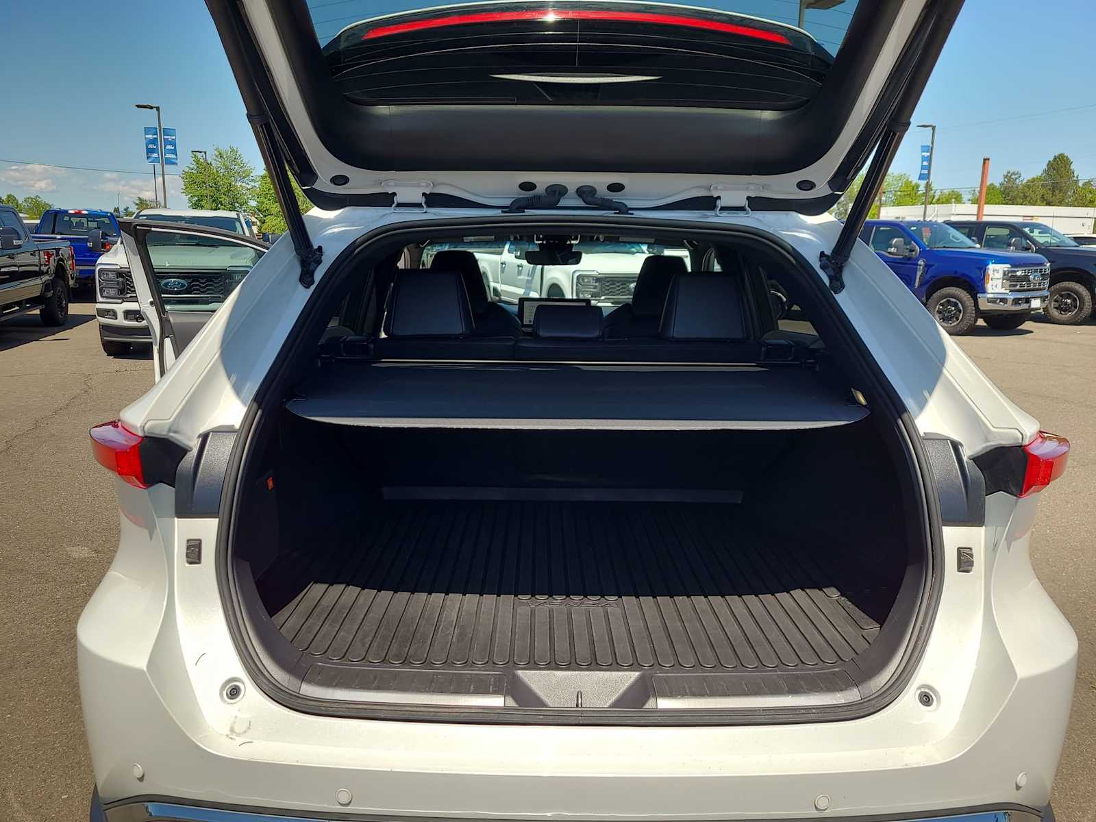Thumbnail: 2023 Toyota Venza - 27