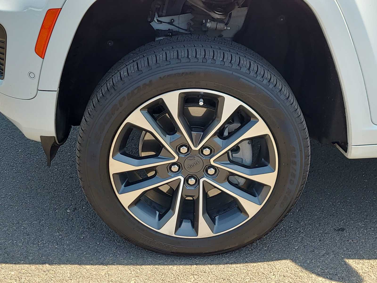 2022 Jeep Grand Cherokee Overland 16