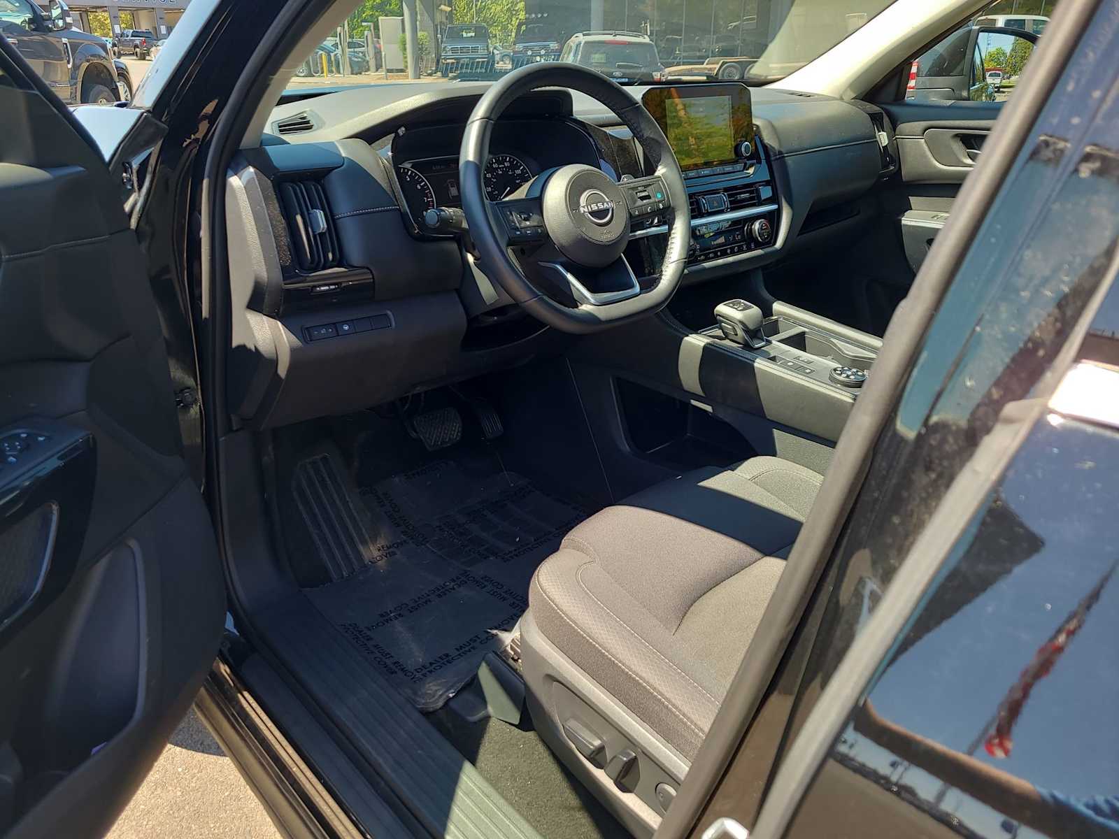 Thumbnail: 2024 Nissan Pathfinder - 10