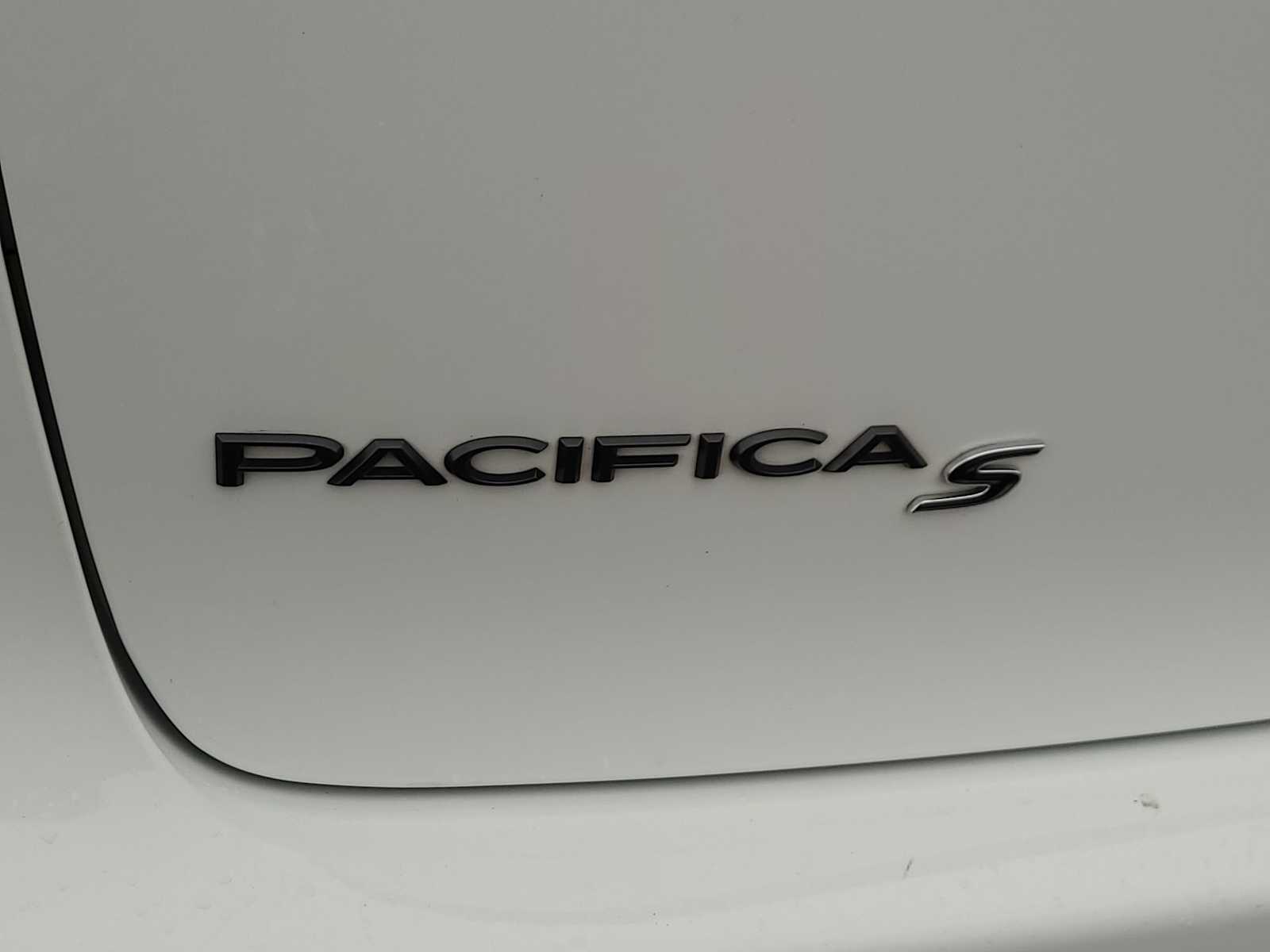 Thumbnail: 2025 Chrysler Pacifica - 15