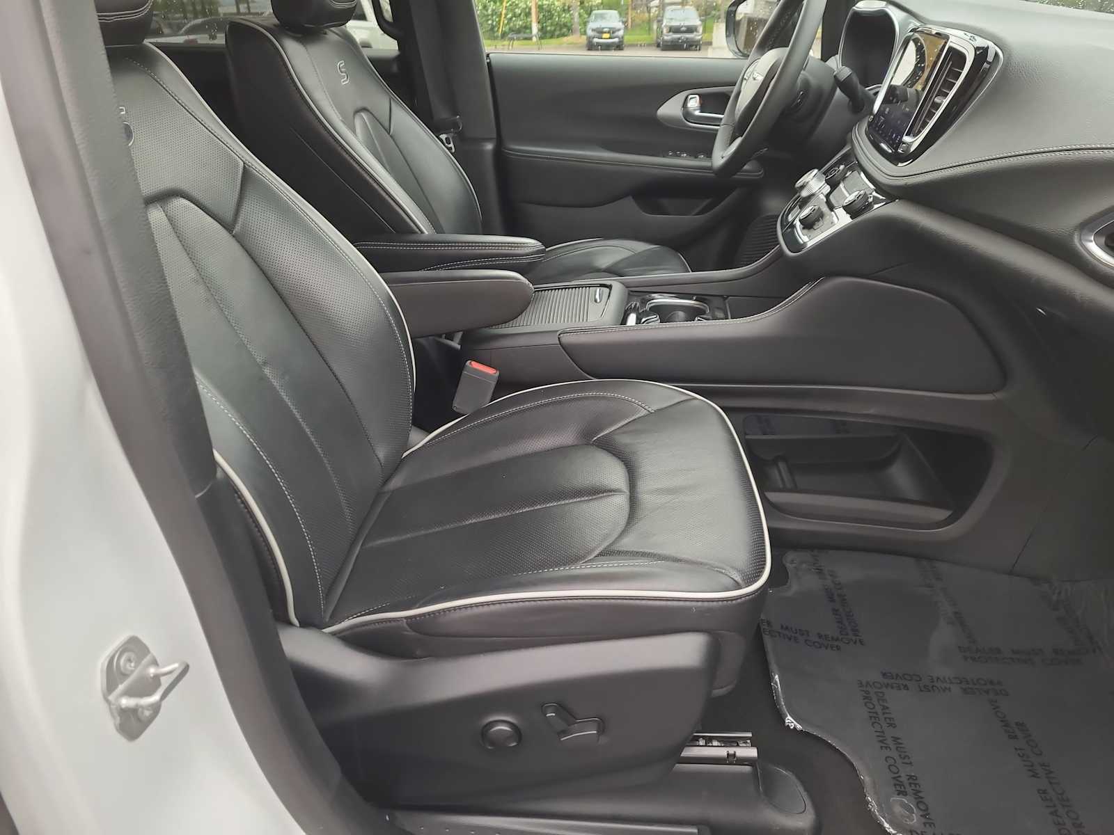 Thumbnail: 2025 Chrysler Pacifica - 22