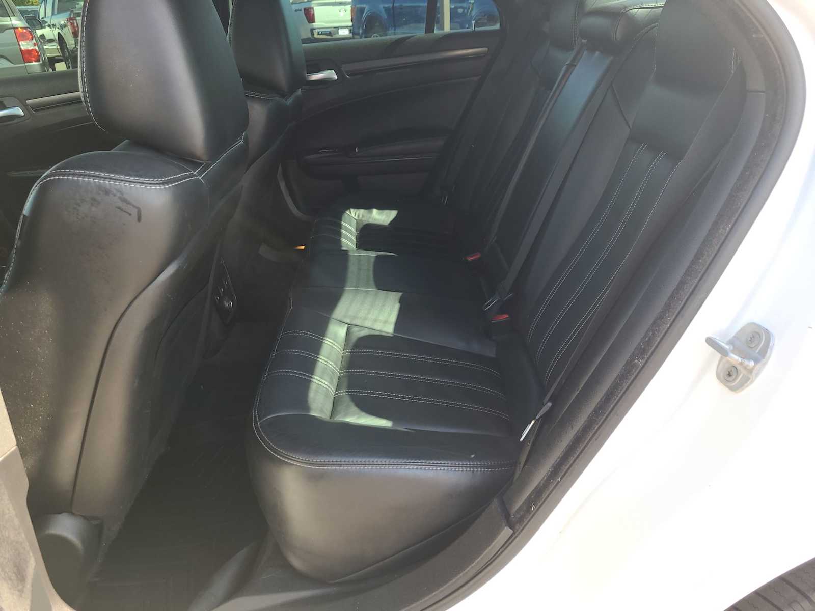 2014 Chrysler 300 S 21