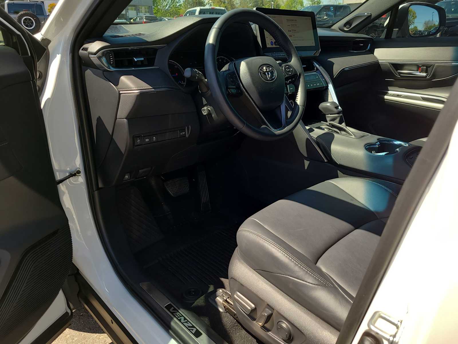 Thumbnail: 2023 Toyota Venza - 10