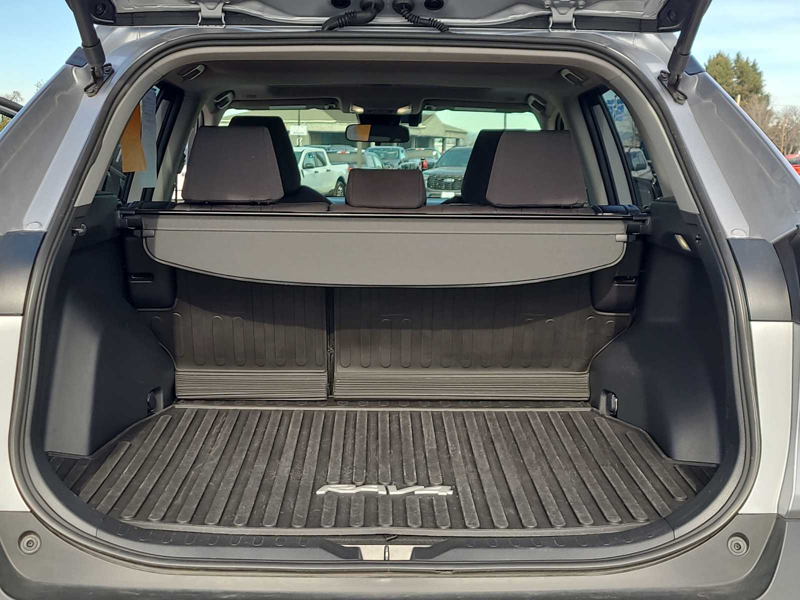 Thumbnail: 2025 Toyota RAV4 - 27