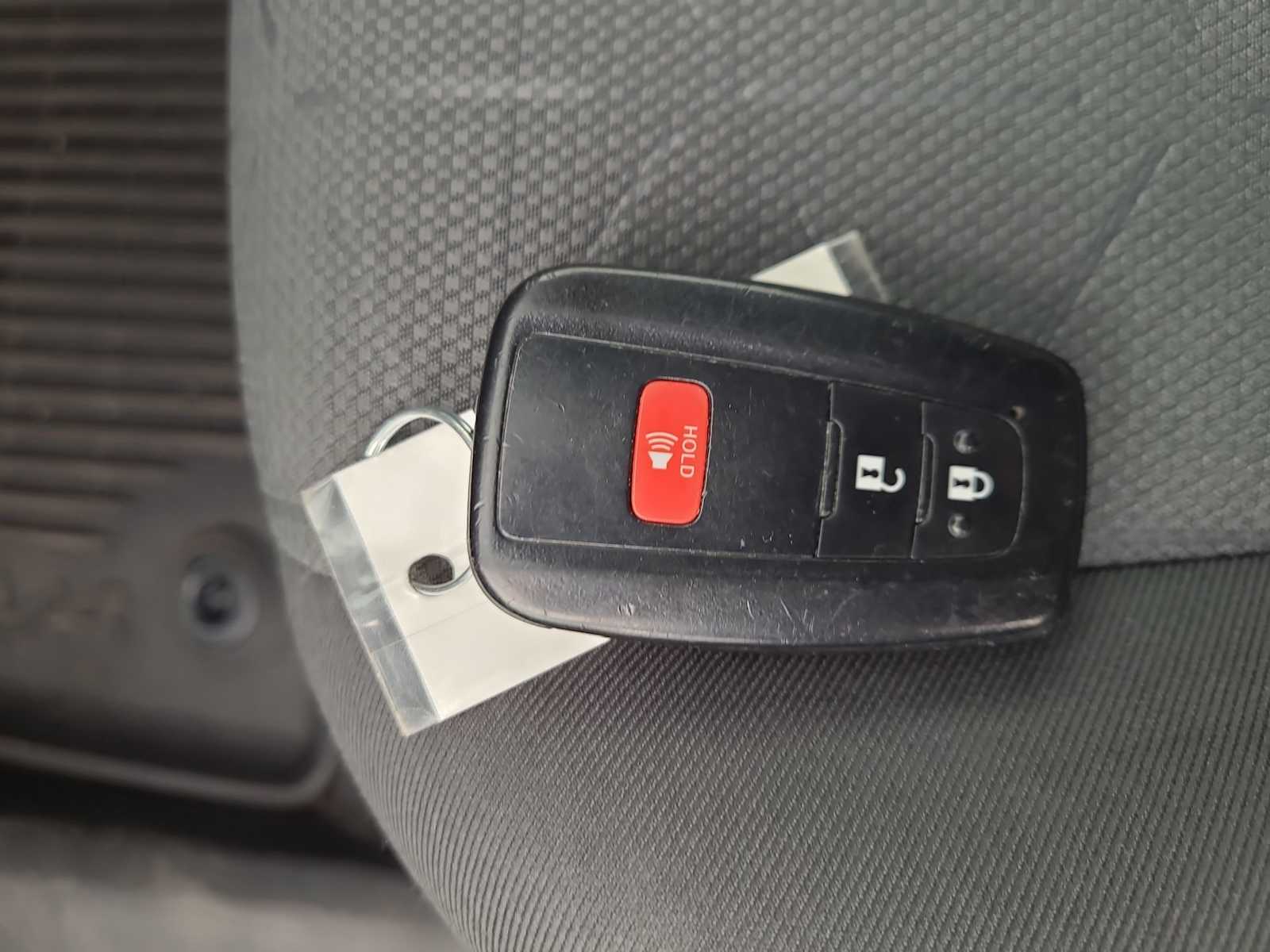 Thumbnail: 2020 Toyota RAV4 - 28