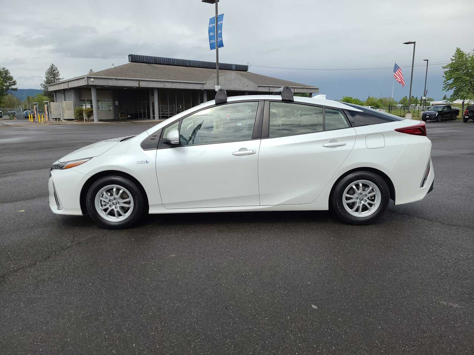Thumbnail: 2021 Toyota Prius Prime - 11