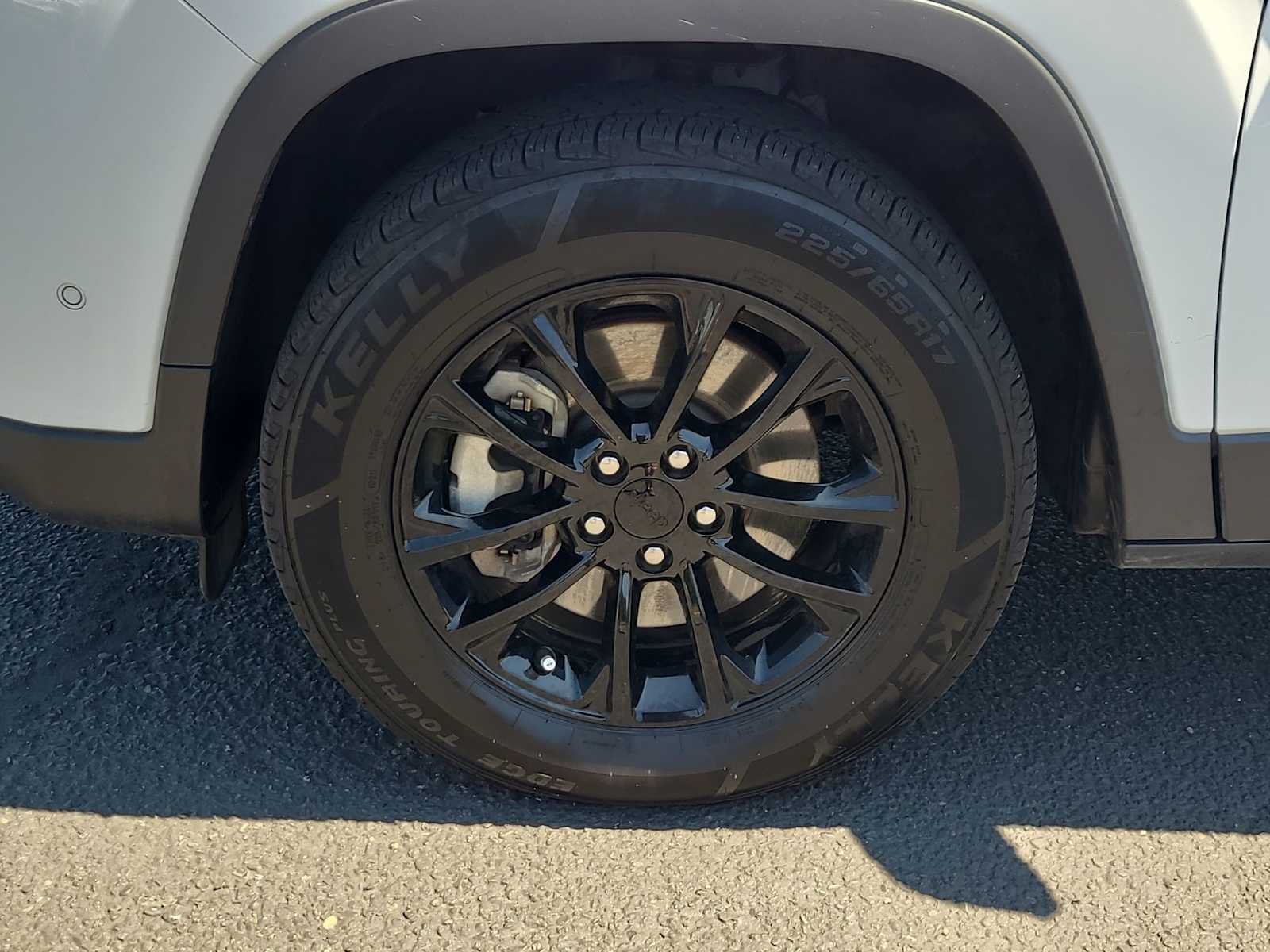 Thumbnail: 2023 Jeep Cherokee - 16