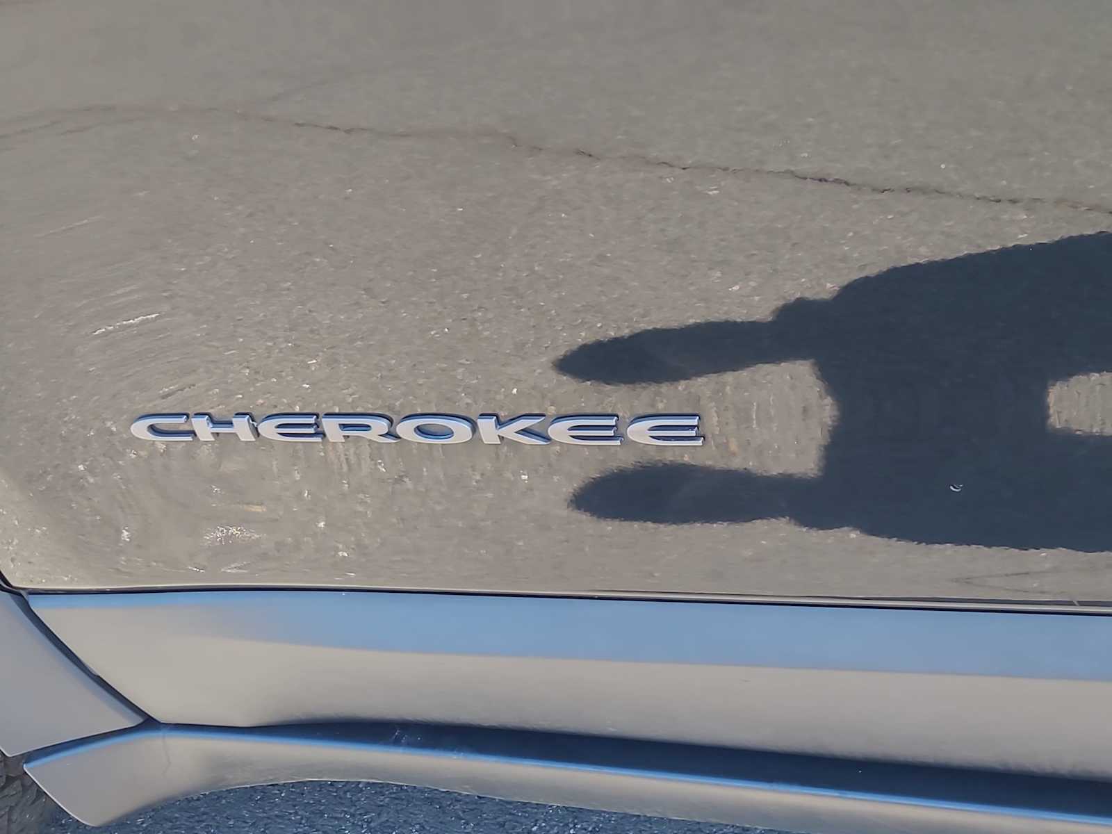 Thumbnail: 2020 Jeep Cherokee - 15