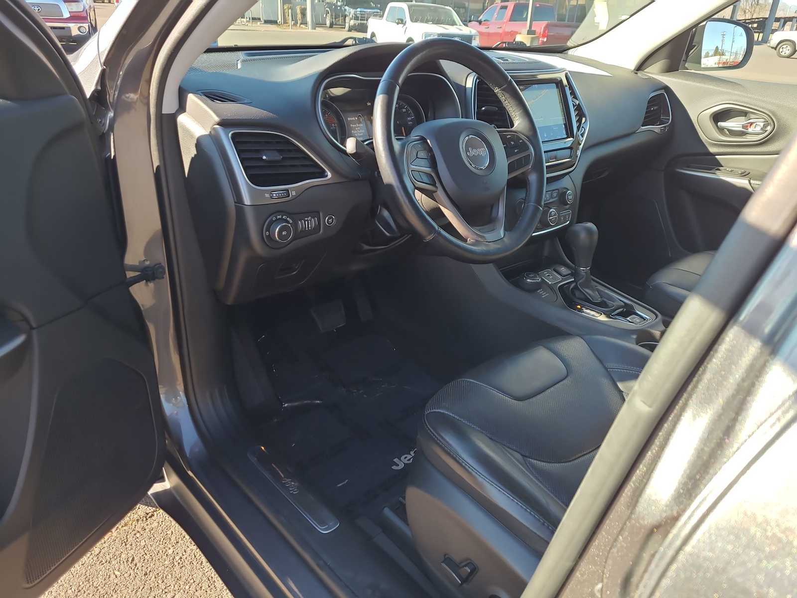 Thumbnail: 2019 Jeep Cherokee - 10