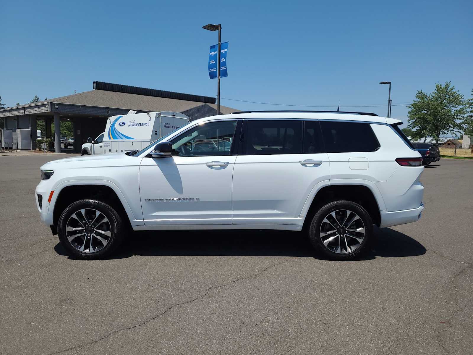 2022 Jeep Grand Cherokee Overland 11