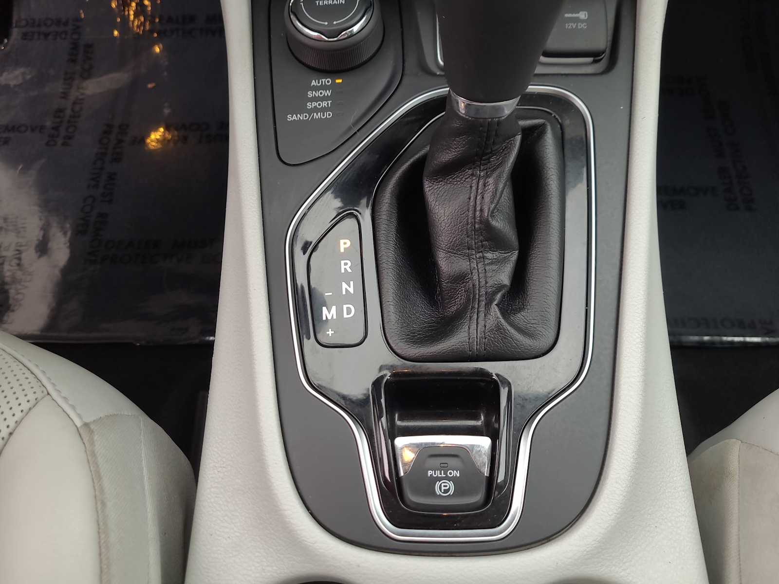 Thumbnail: 2019 Jeep Cherokee - 25