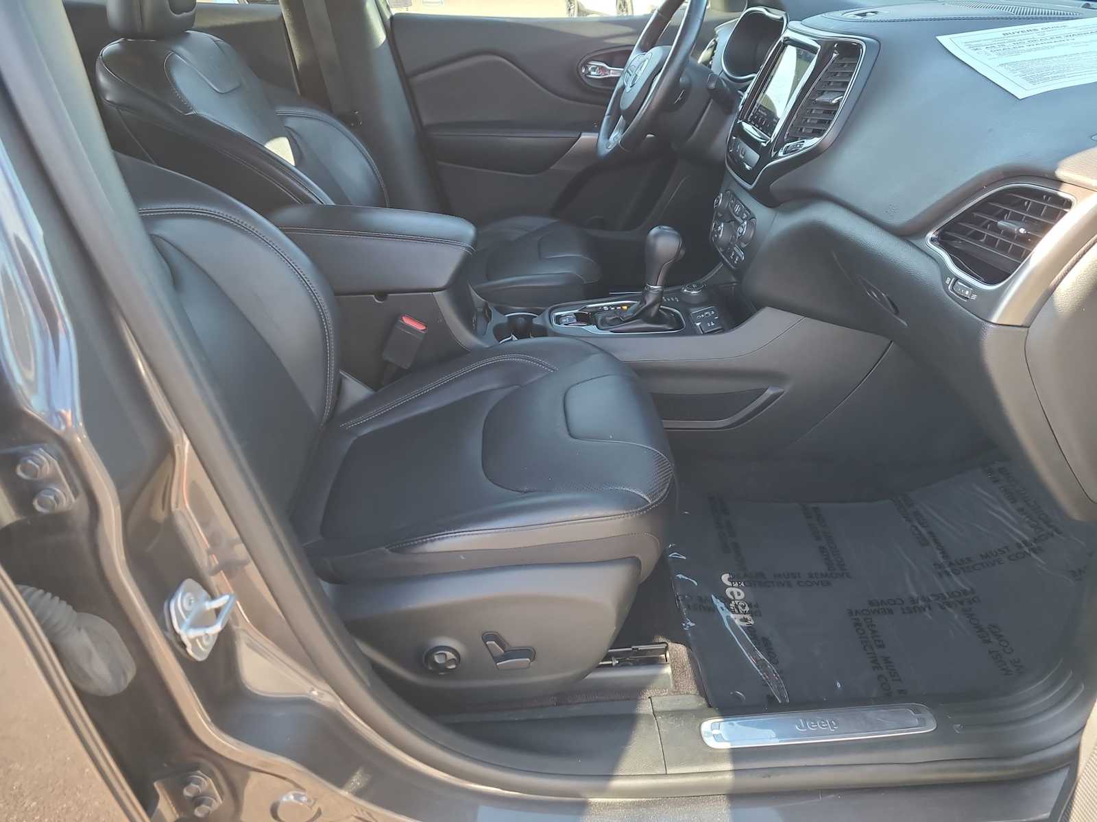 Thumbnail: 2019 Jeep Cherokee - 22