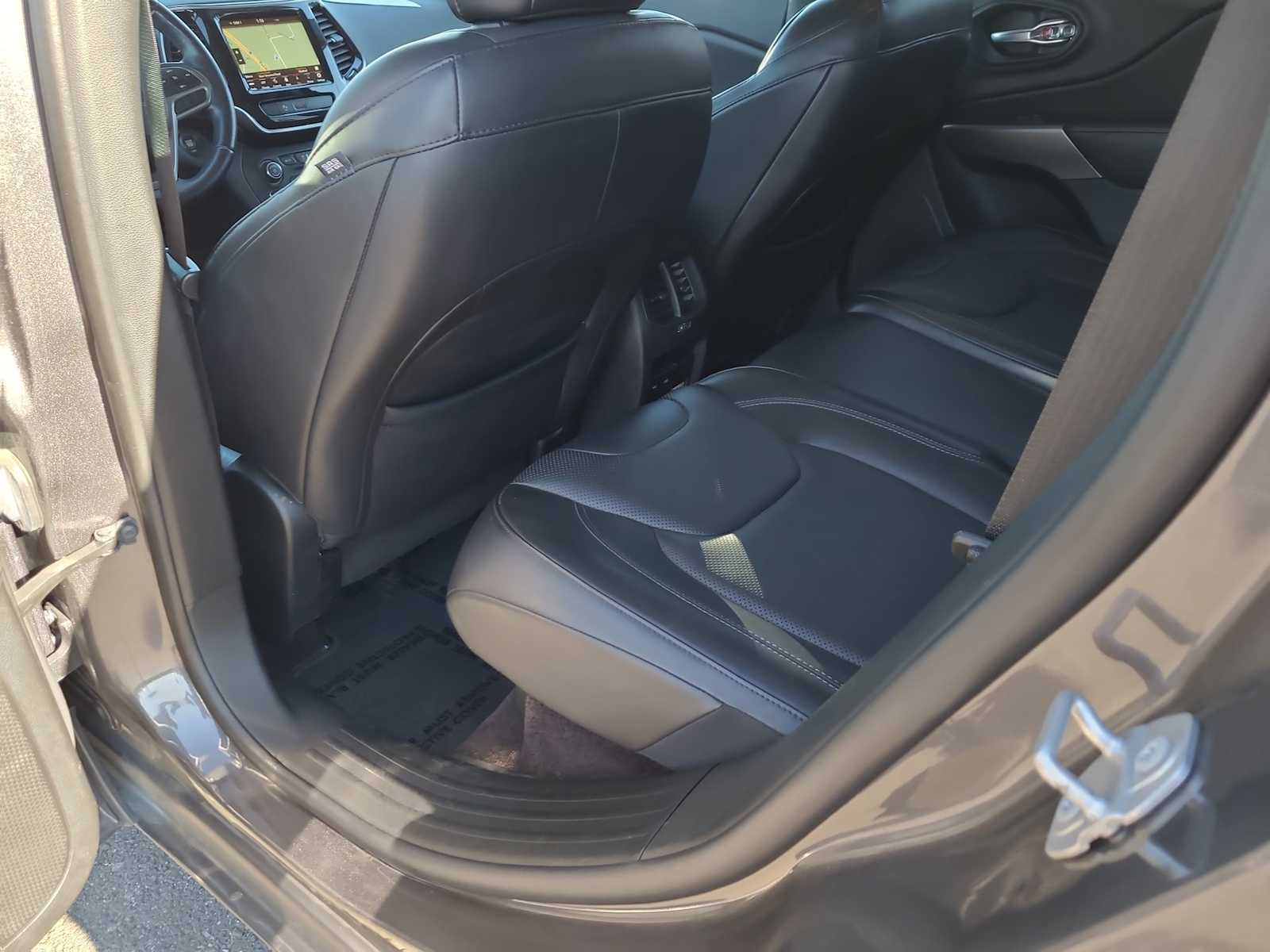 Thumbnail: 2019 Jeep Cherokee - 20