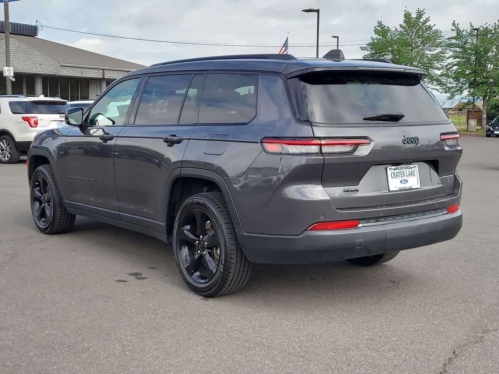 Thumbnail: 2023 Jeep Grand Cherokee - 12