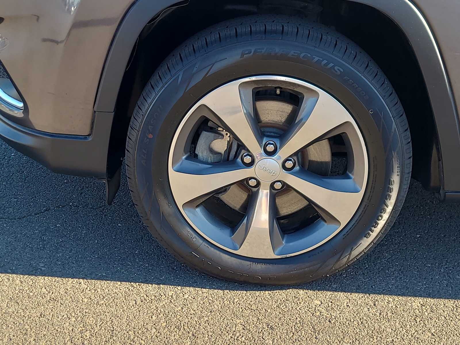 Thumbnail: 2019 Jeep Cherokee - 16