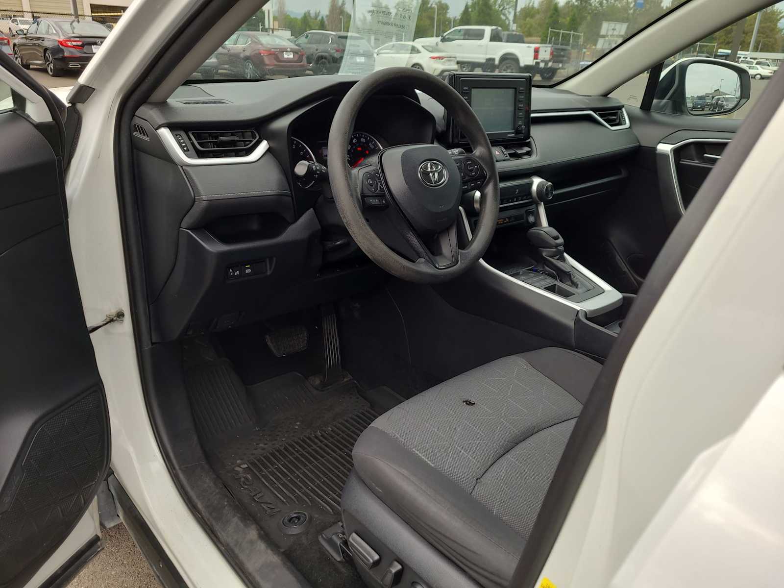 Thumbnail: 2020 Toyota RAV4 - 10