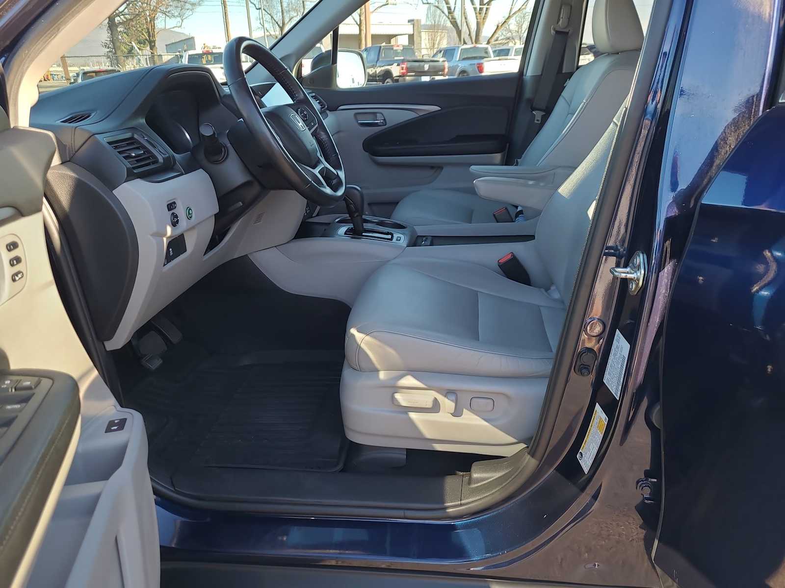 Thumbnail: 2020 Honda Pilot - 19