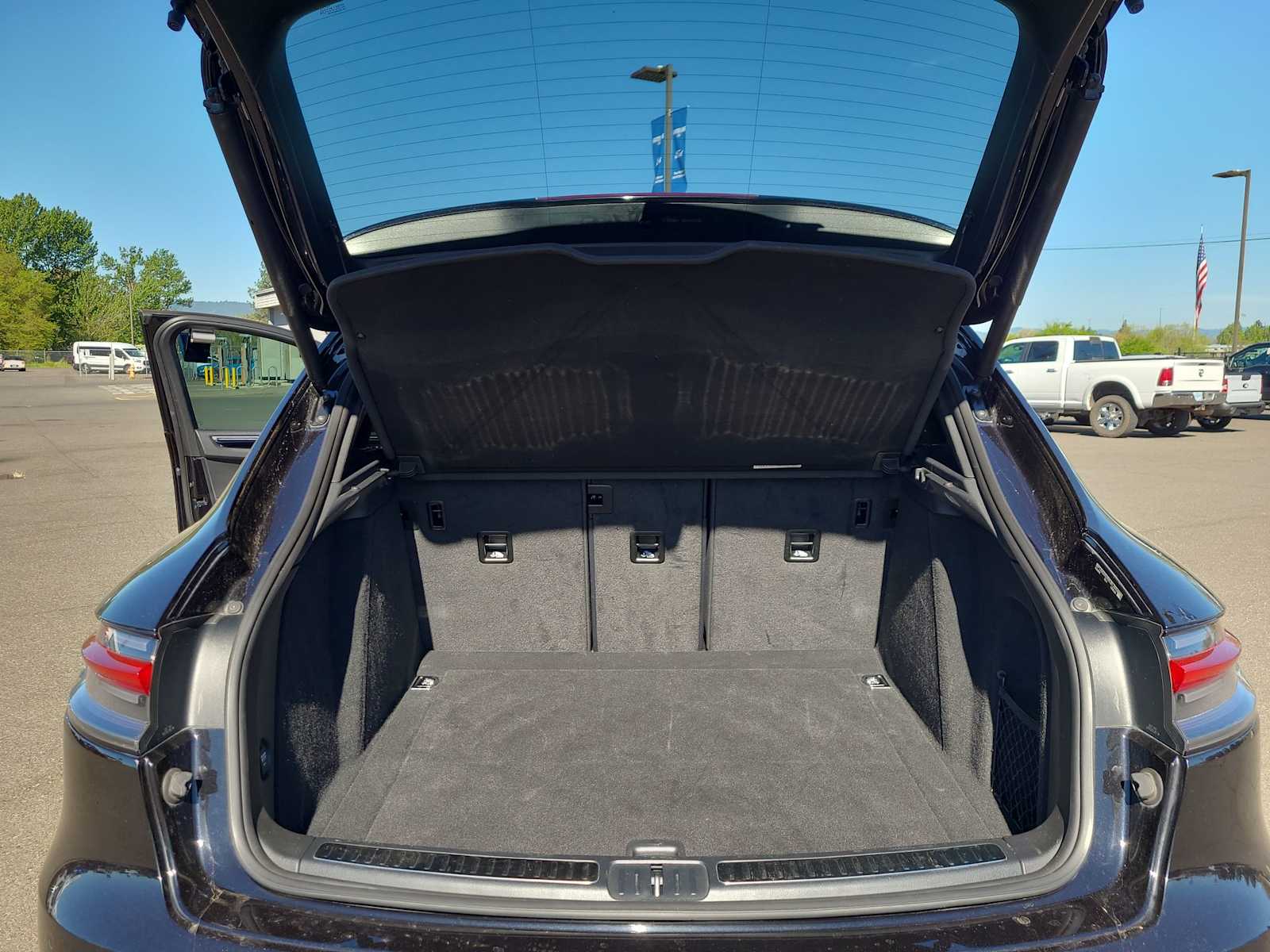 Thumbnail: 2021 Porsche Macan - 27