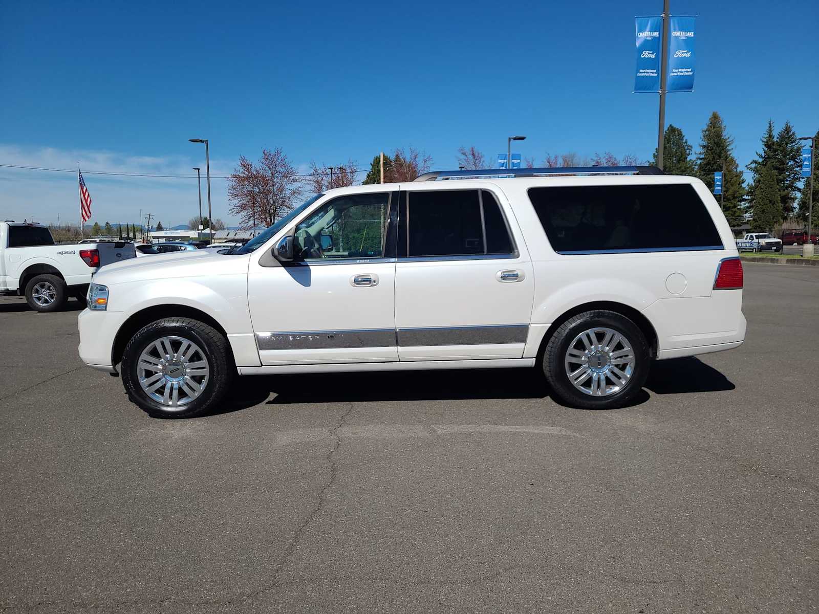 Thumbnail: 2011 Lincoln Navigator L - 11