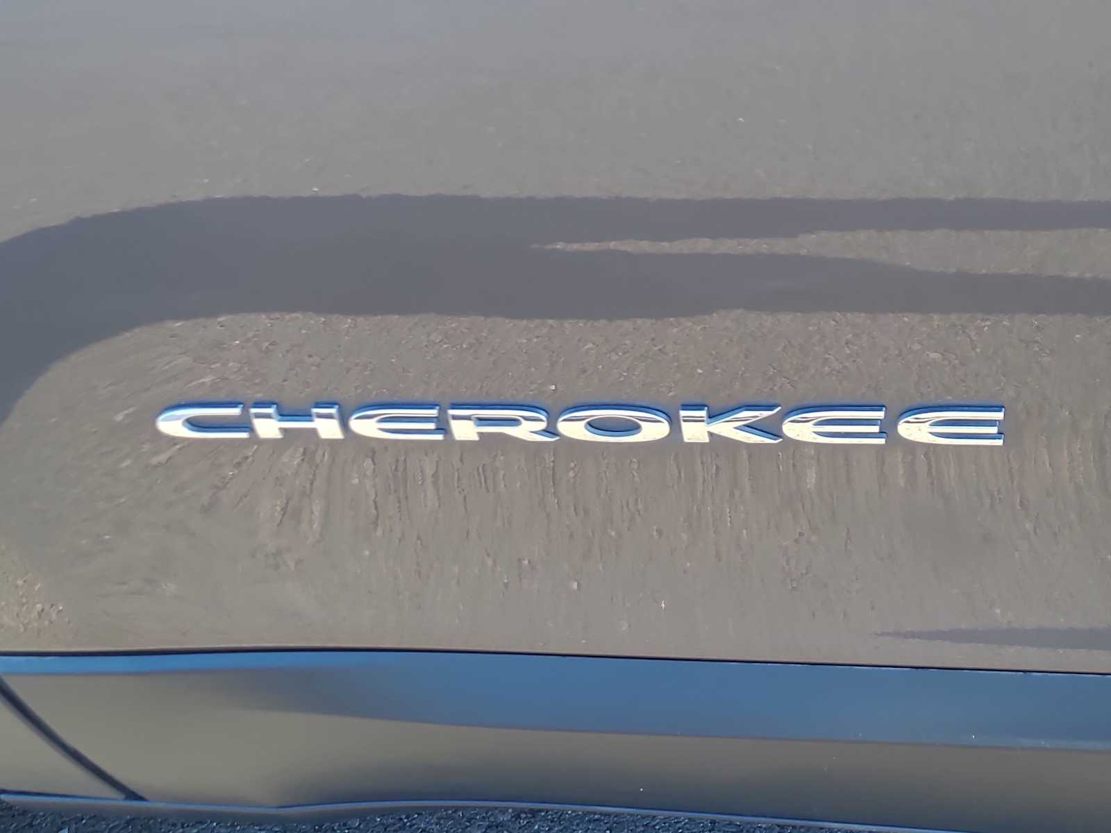 Thumbnail: 2019 Jeep Cherokee - 15