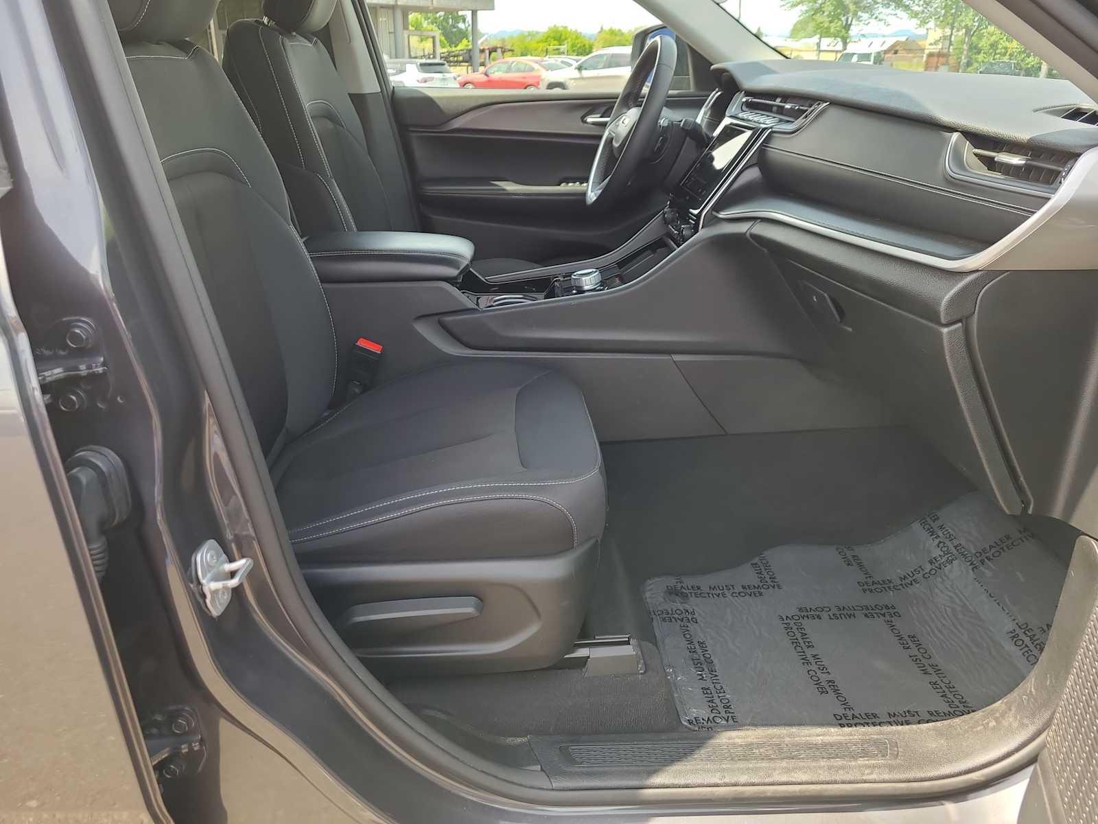 Thumbnail: 2023 Jeep Grand Cherokee - 22