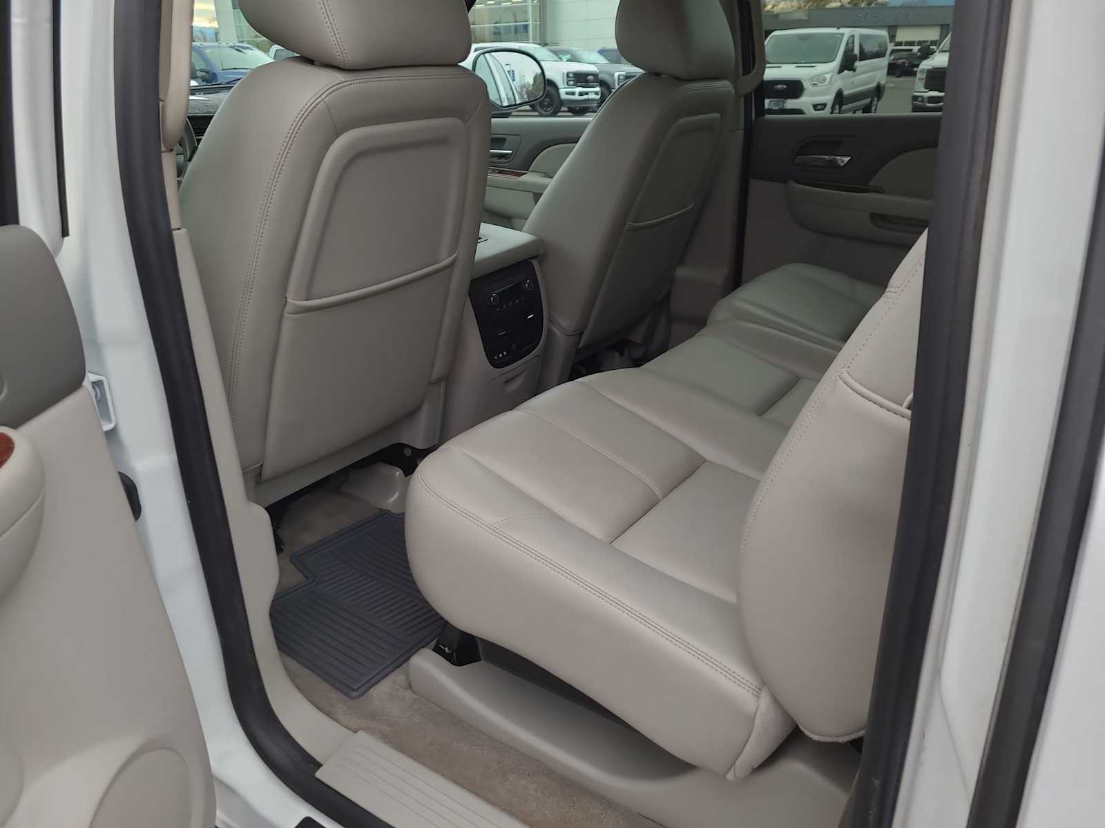 Thumbnail: 2010 Chevrolet Avalanche 1500 - 20