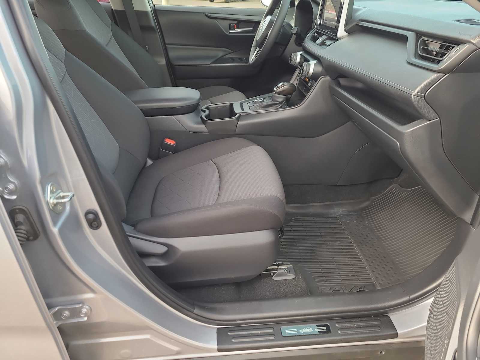 Thumbnail: 2025 Toyota RAV4 - 22