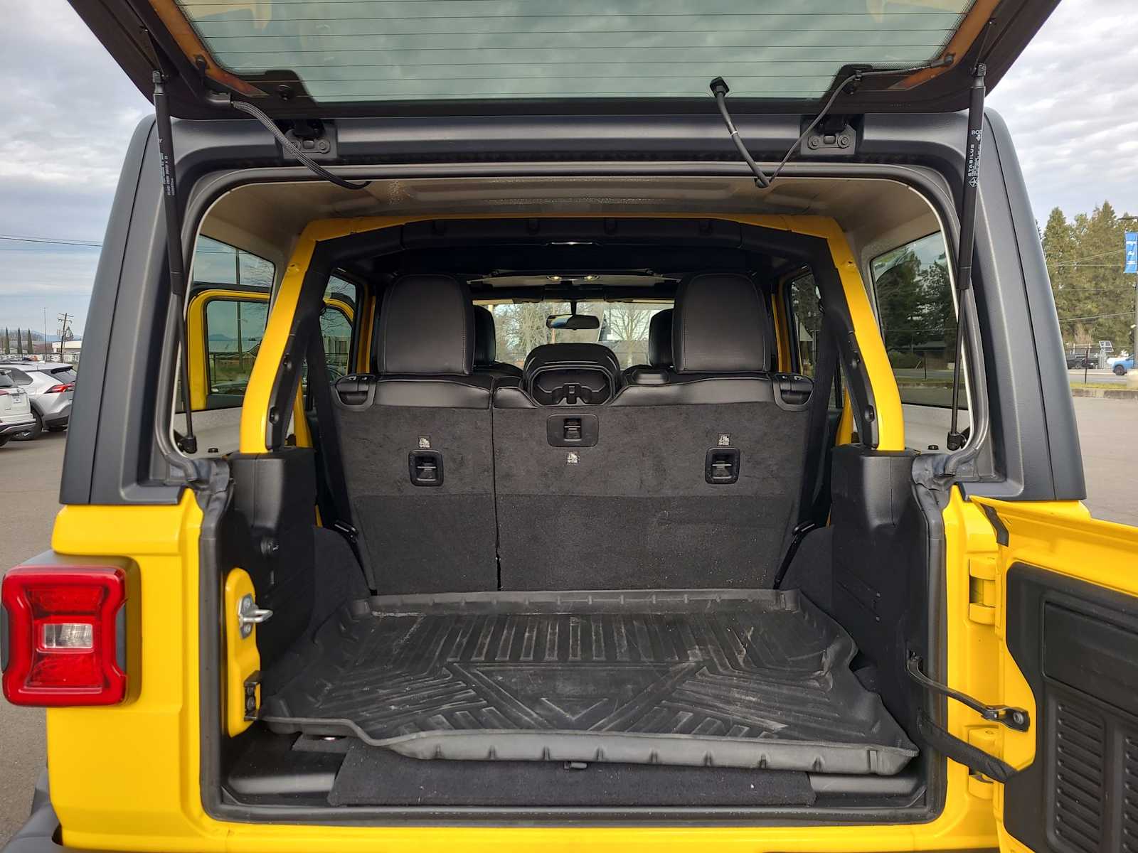 Thumbnail: 2021 Jeep Wrangler - 27