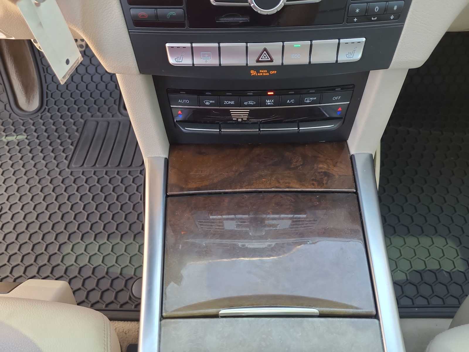 Thumbnail: 2014 Mercedes-Benz E-Class - 25