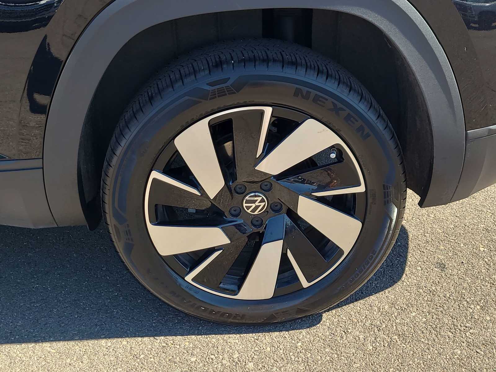 Thumbnail: 2024 Volkswagen Atlas - 16