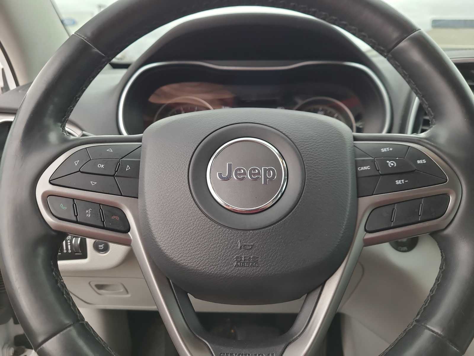 Thumbnail: 2019 Jeep Cherokee - 23