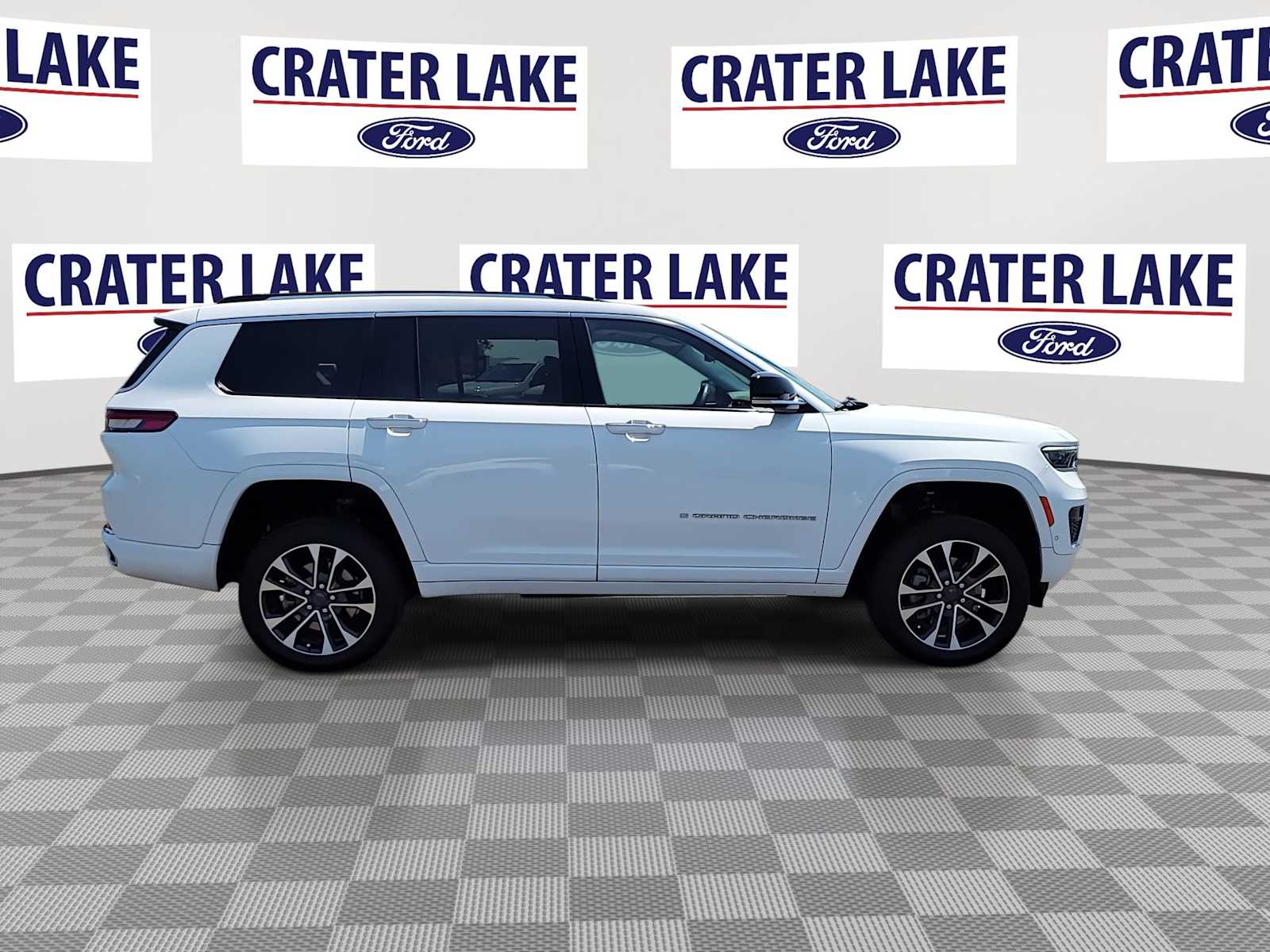 2022 Jeep Grand Cherokee Overland 9