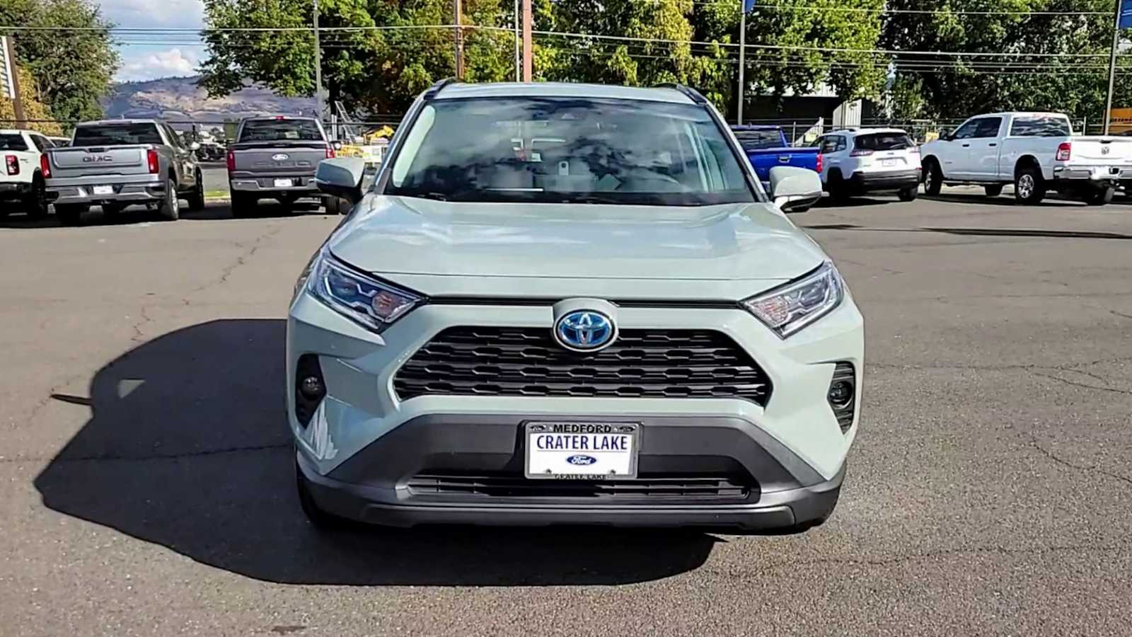 2021 Toyota RAV4 Hybrid XLE photo 2