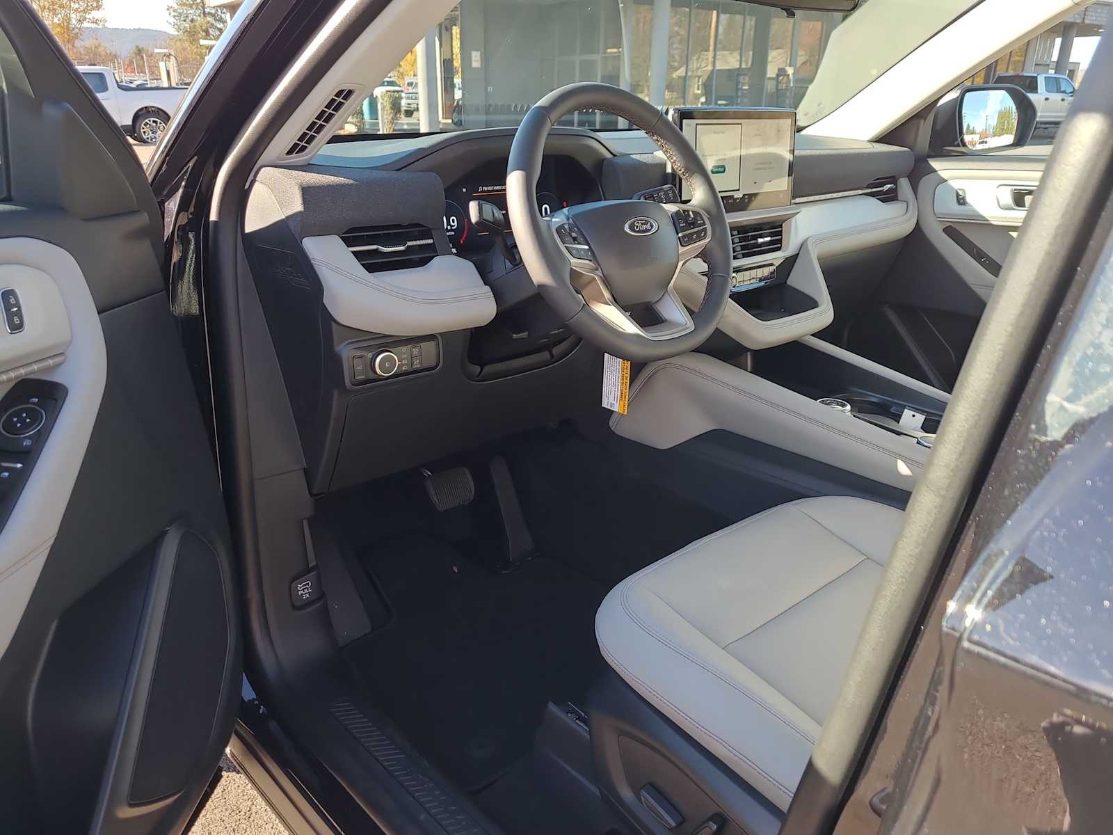 Thumbnail: 2026 Ford Explorer - 10