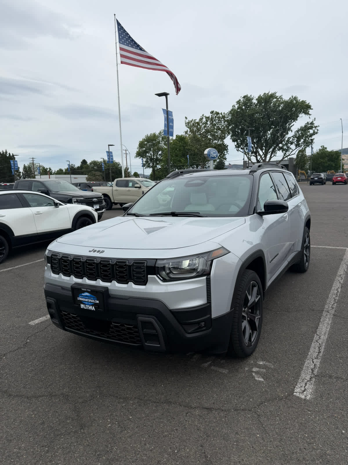 2026 Jeep Cherokee Overland HEV 4X4's photo