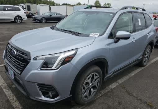 2023 Subaru Forester Premium's photo